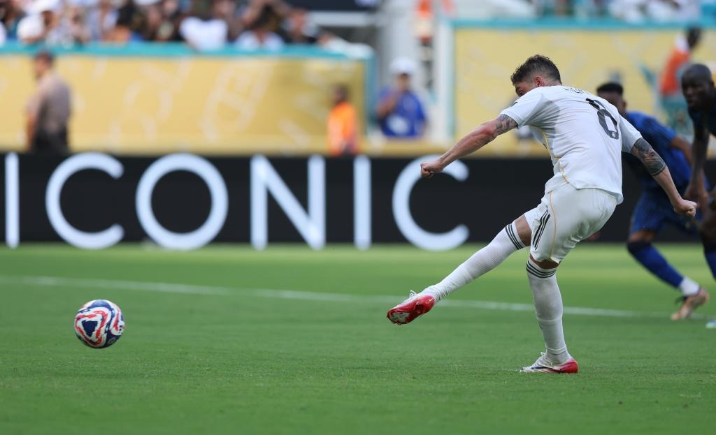 休斯顿太空人队在作弊丑闻后的首个有观众客场，遭遇嘘声海洋